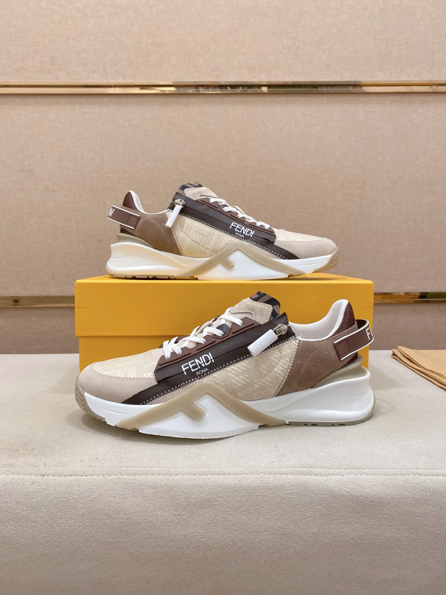 Factory price: 540💰(high version) [Fendi] Fendi’s latest casual shoes for men! Available at counters simultaneously! A one-to-one replica of the original. Made entirely of imported top-grain calfskin, the interior is made of top-grain water-dyed cowhide, and the original factory-supplied rubber outsole. Leading new fashion concepts. Matching code: 38-44 can be customized, 45 is not returnable!